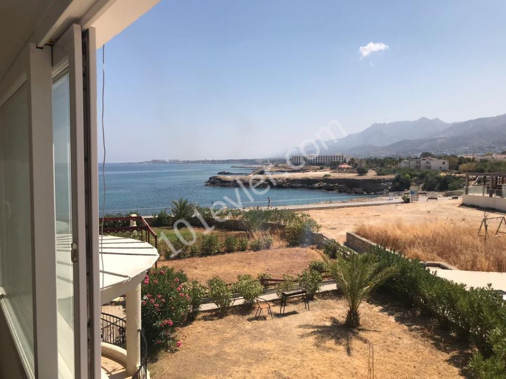 Girne Lapta Bölgesinde 3+1 Satılık Penthouse 68000 STG 