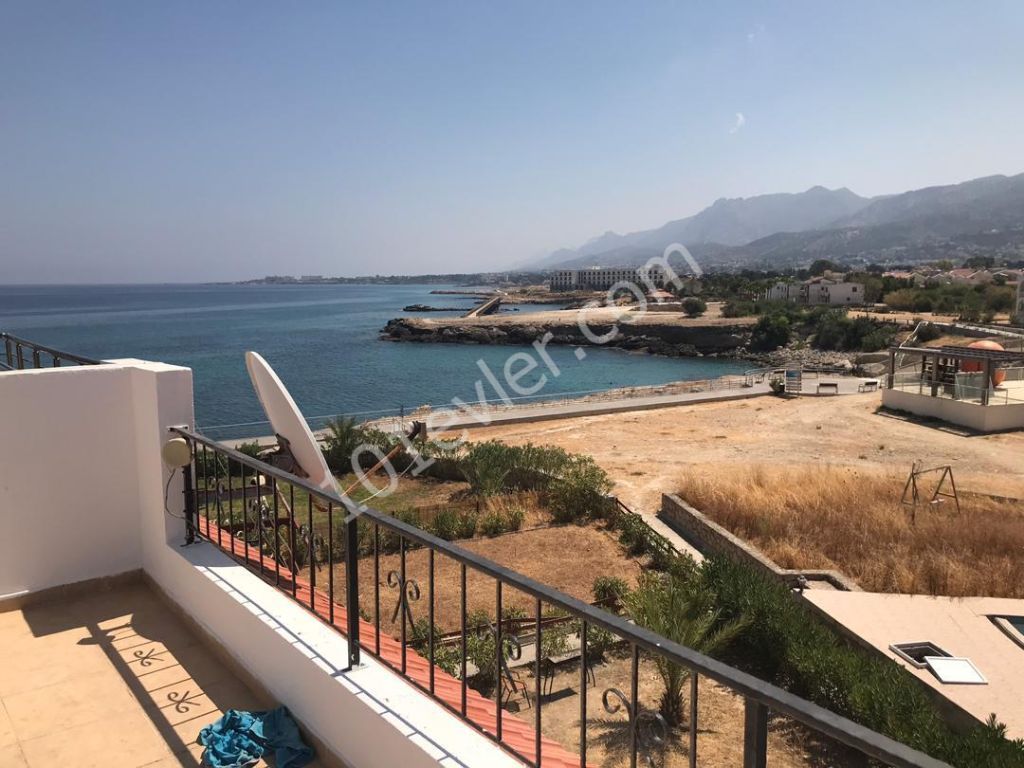 Girne Lapta Bölgesinde 3+1 Satılık Penthouse 68000 STG 