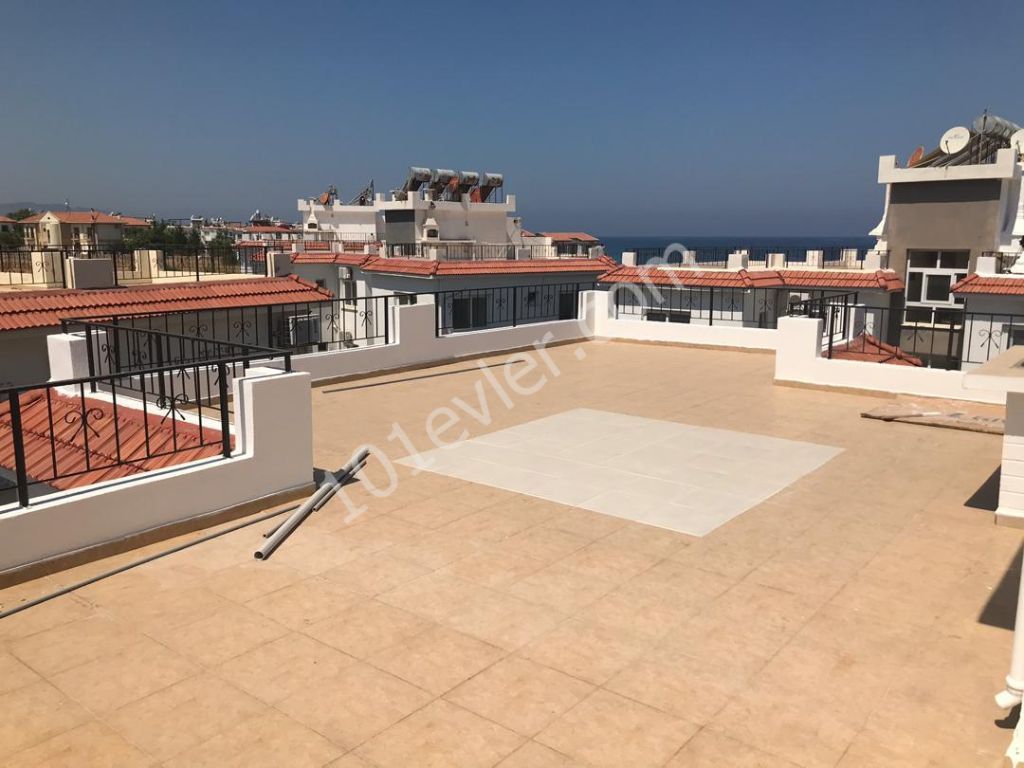 Girne Lapta Bölgesinde 3+1 Satılık Penthouse 68000 STG 