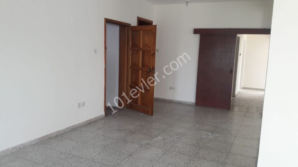 Lefkoşa Dereboyu Kiralık 3+1 Eşyasız Daire