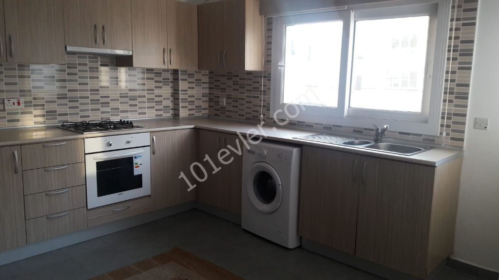 Lefkoşa Derboyu Bölgesinde 3+1 Kiralık Daire 3000 TL