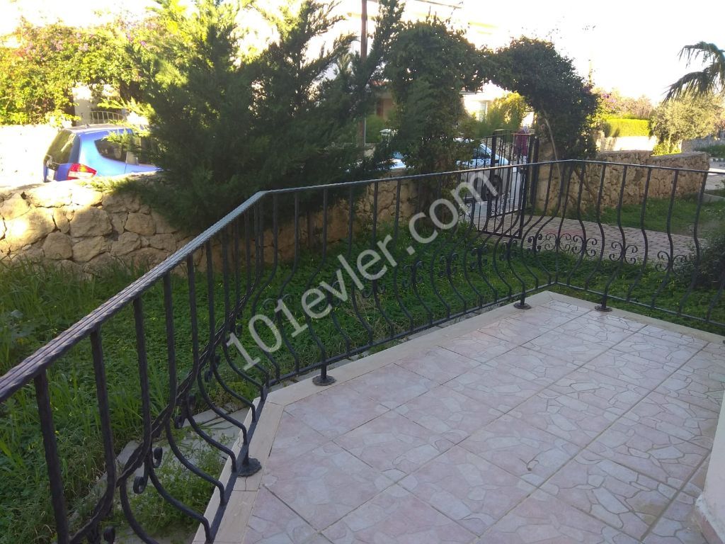 Flat To Rent in Alsancak, Kyrenia