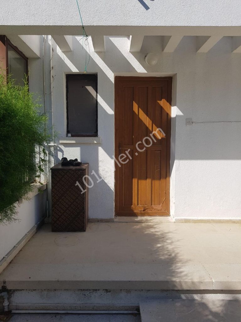 Girne Alsancak Bölgesinde 2+1 Kiralık İkiz Villa 300 STG