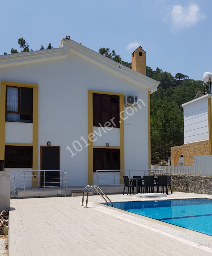 Girne Karşıyaka'da 3+1 Günlük Kiralık Villa 120 STG