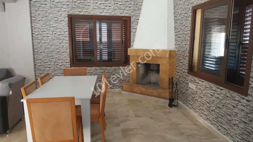 Girne Karşıyaka'da 3+1 Günlük Kiralık Villa 120 STG