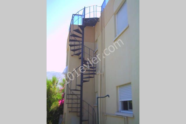 Girne Karaoğlanoğlu  3+1 Eşyalı Kiralık Villa  700 STG