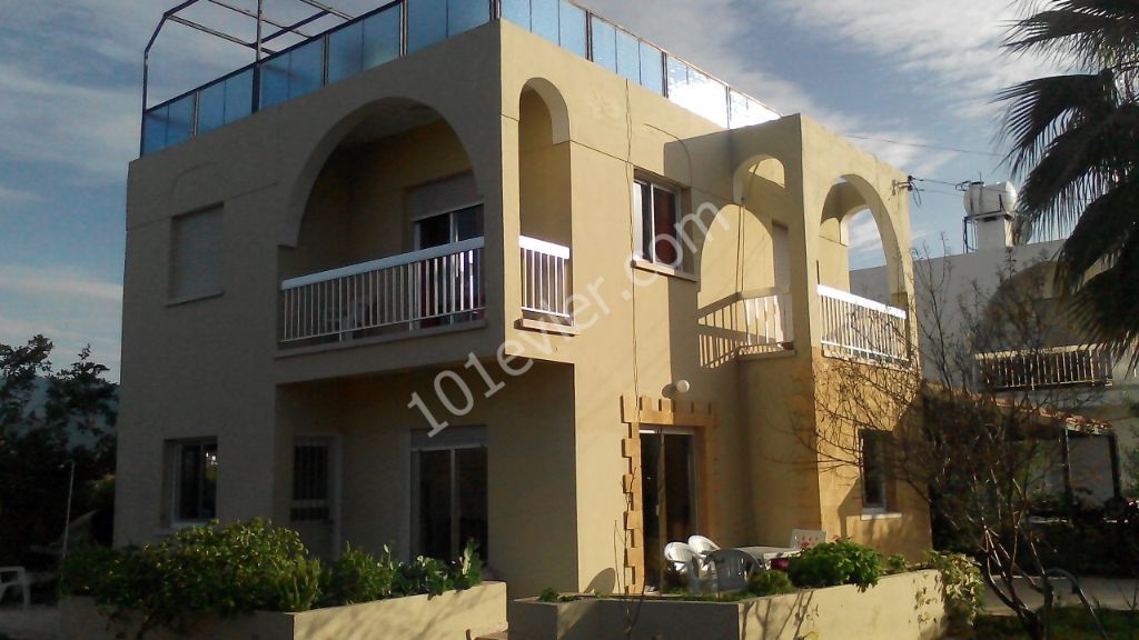 Girne Karaoğlanoğlu  3+1 Eşyalı Kiralık Villa  700 STG