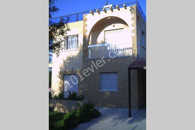 Girne Karaoğlanoğlu  3+1 Eşyalı Kiralık Villa  700 STG