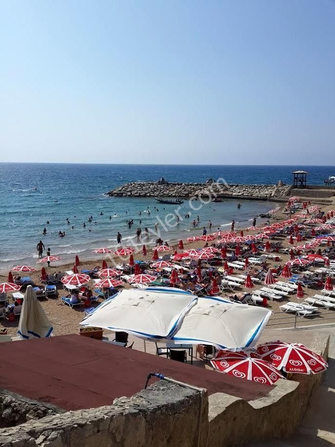 Girne Karaoğlanoğlu  3+1 Eşyalı Kiralık Villa  700 STG