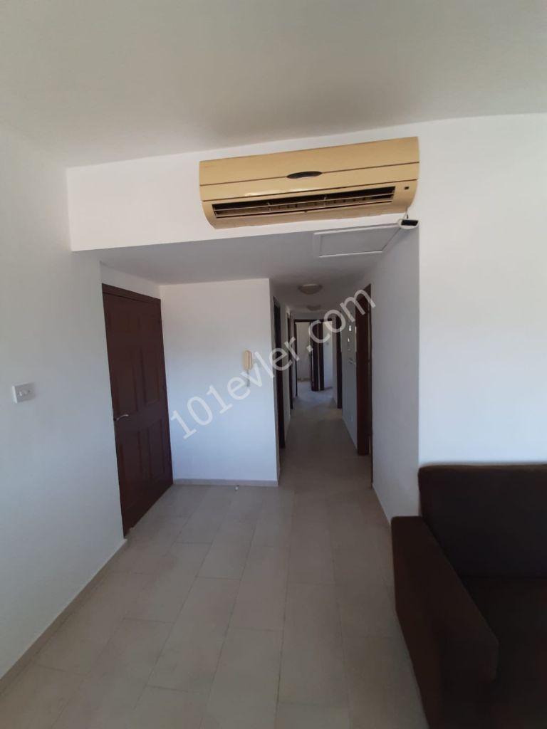 Girne Merkezde 3+1 Kiralık Daire 2500 TL 