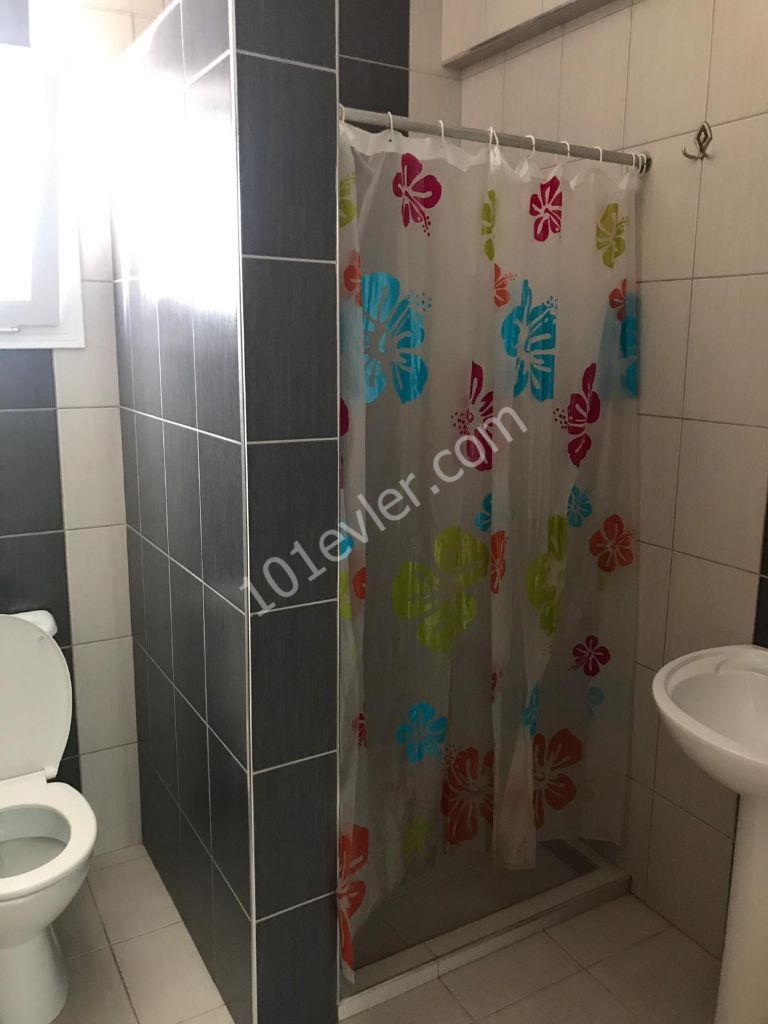 Girne  Merkezde 2+1 Kiralık Daire 2600 TL 