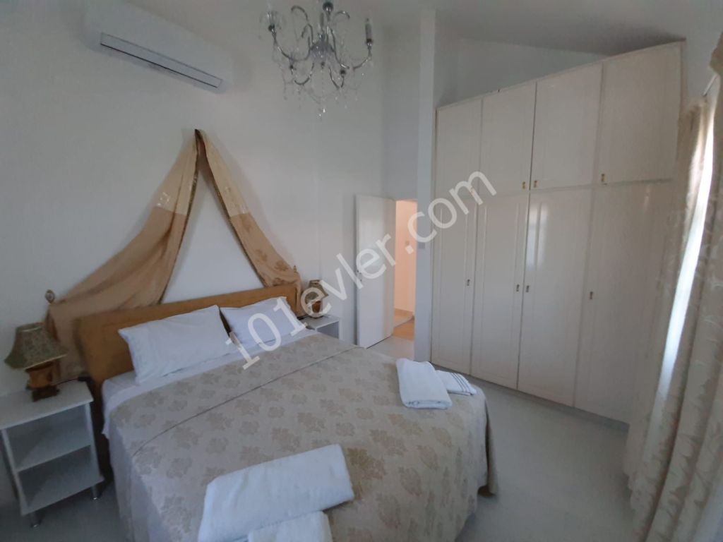 Girne Karaoğlanoğlu Bölgesinde 4+1 Kiralık Villa 1350 STG 