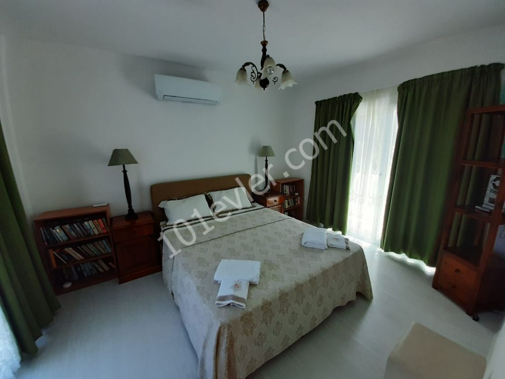 Girne Karaoğlanoğlu Bölgesinde 4+1 Kiralık Villa 1350 STG 