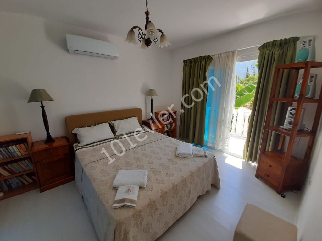 Girne Karaoğlanoğlu Bölgesinde 4+1 Kiralık Villa 1350 STG 