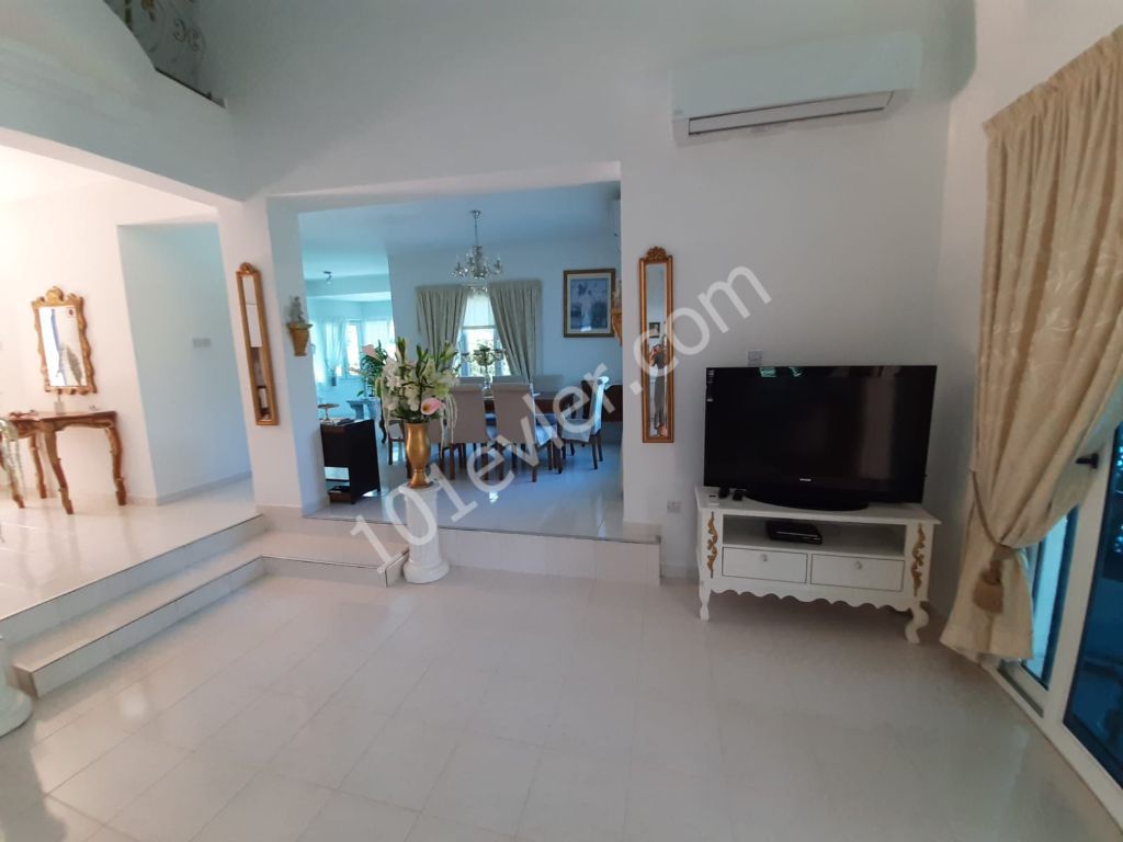 Girne Karaoğlanoğlu Bölgesinde 4+1 Kiralık Villa 1350 STG 