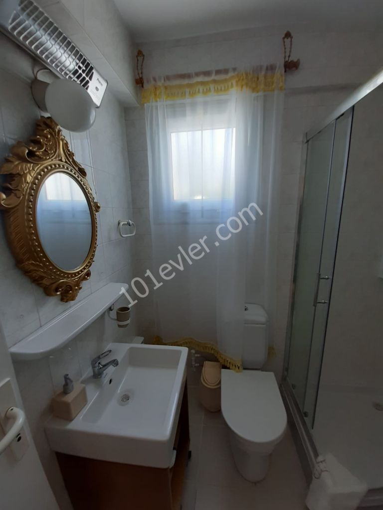 Girne Karaoğlanoğlu Bölgesinde 4+1 Kiralık Villa 1350 STG 