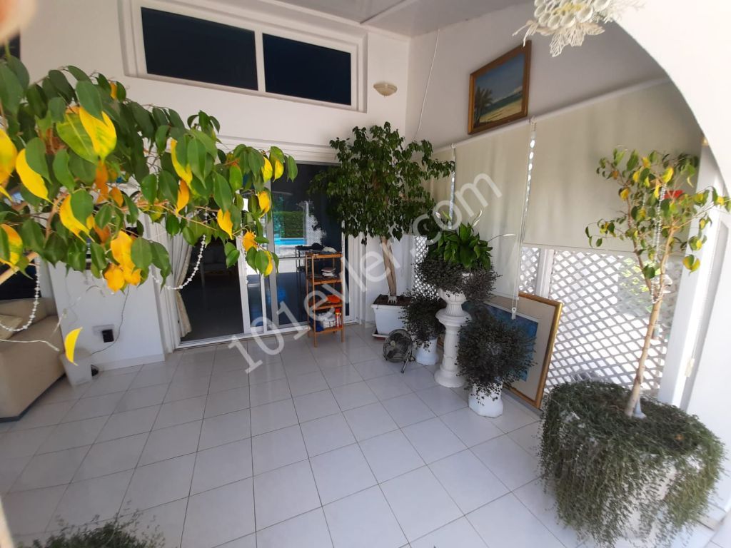 Girne Karaoğlanoğlu Bölgesinde 4+1 Kiralık Villa 1350 STG 