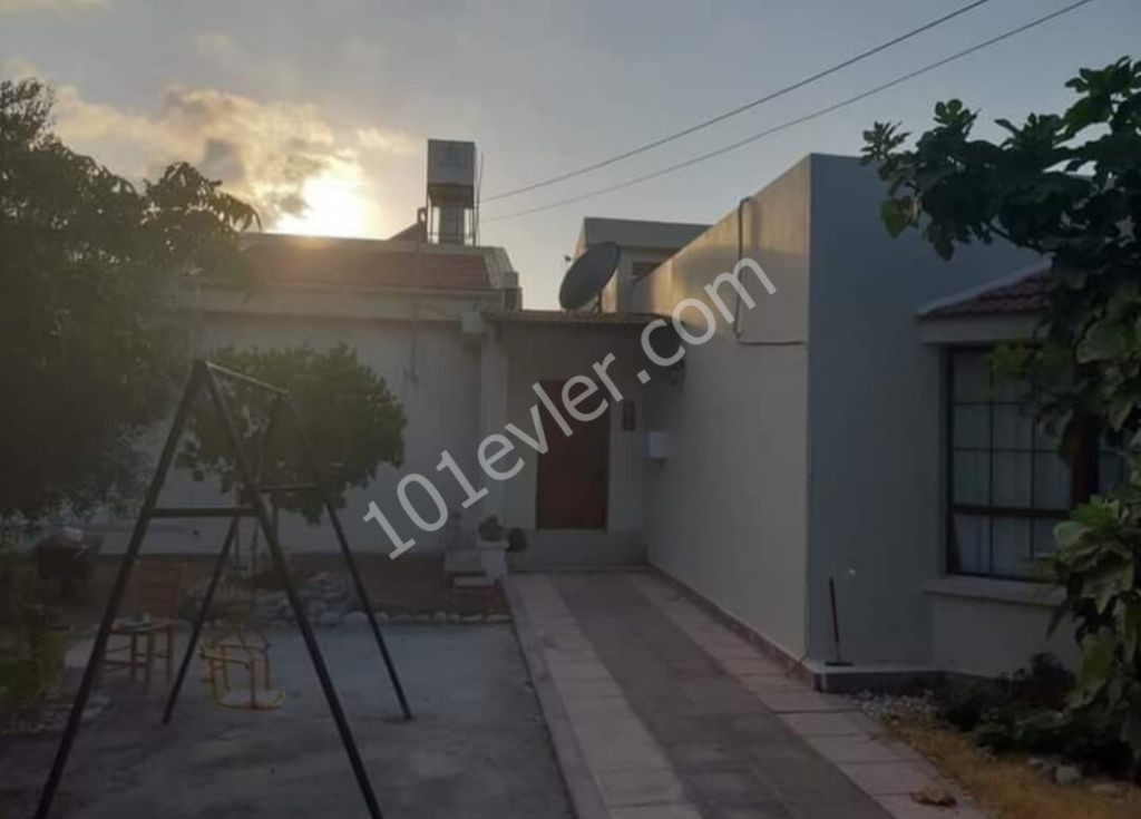 Detached House To Rent in Alsancak, Kyrenia