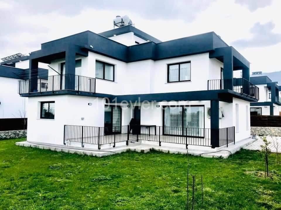 Girne Yeşiltepe 4+1 Satılık Villa