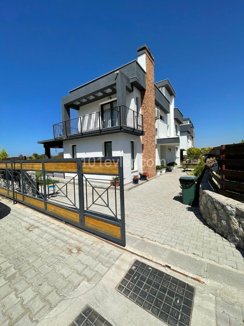 Girne Yeşiltepe 4+1 Satılık Villa