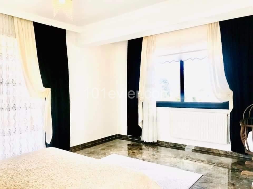 Girne Yeşiltepe 4+1 Satılık Villa