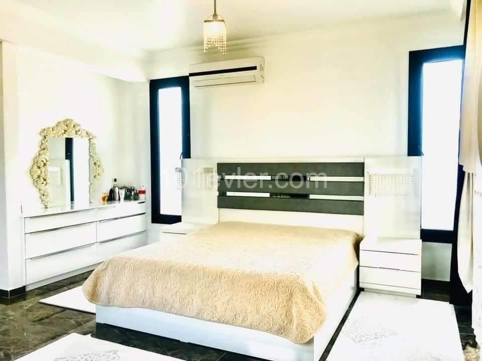 Girne Yeşiltepe 4+1 Satılık Villa