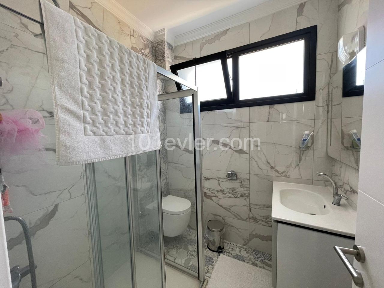 Girne Yeşiltepe 4+1 Satılık Villa