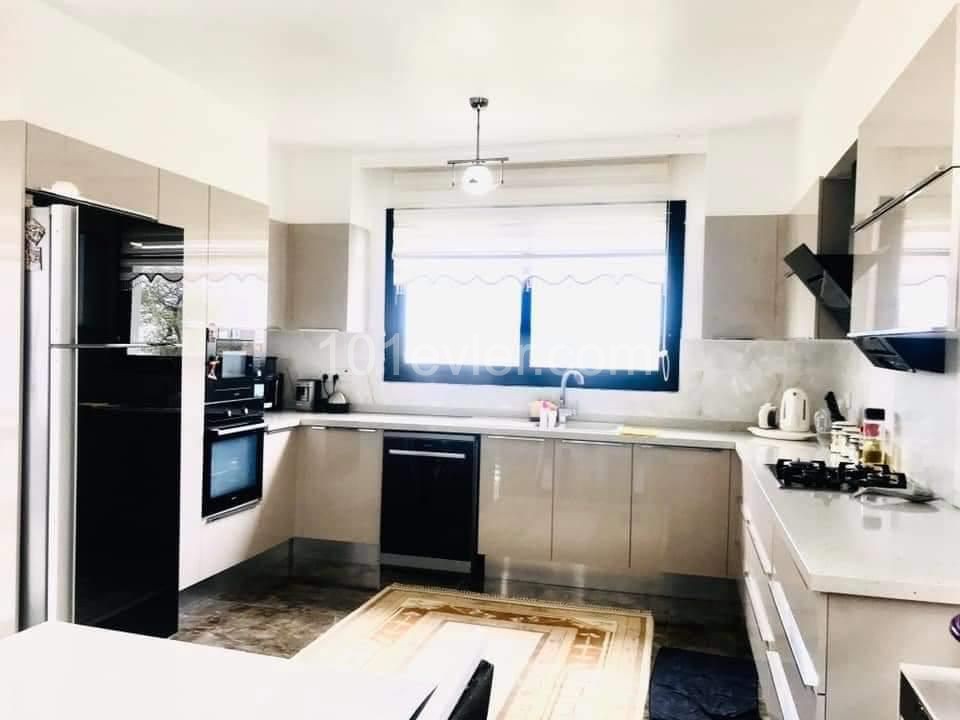 Girne Yeşiltepe 4+1 Satılık Villa