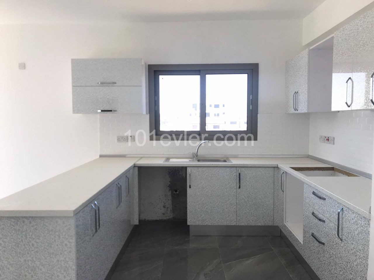 Nikosia Ortaköy 2 + 1 Penthouse zu verkaufen 59000 STG ** 