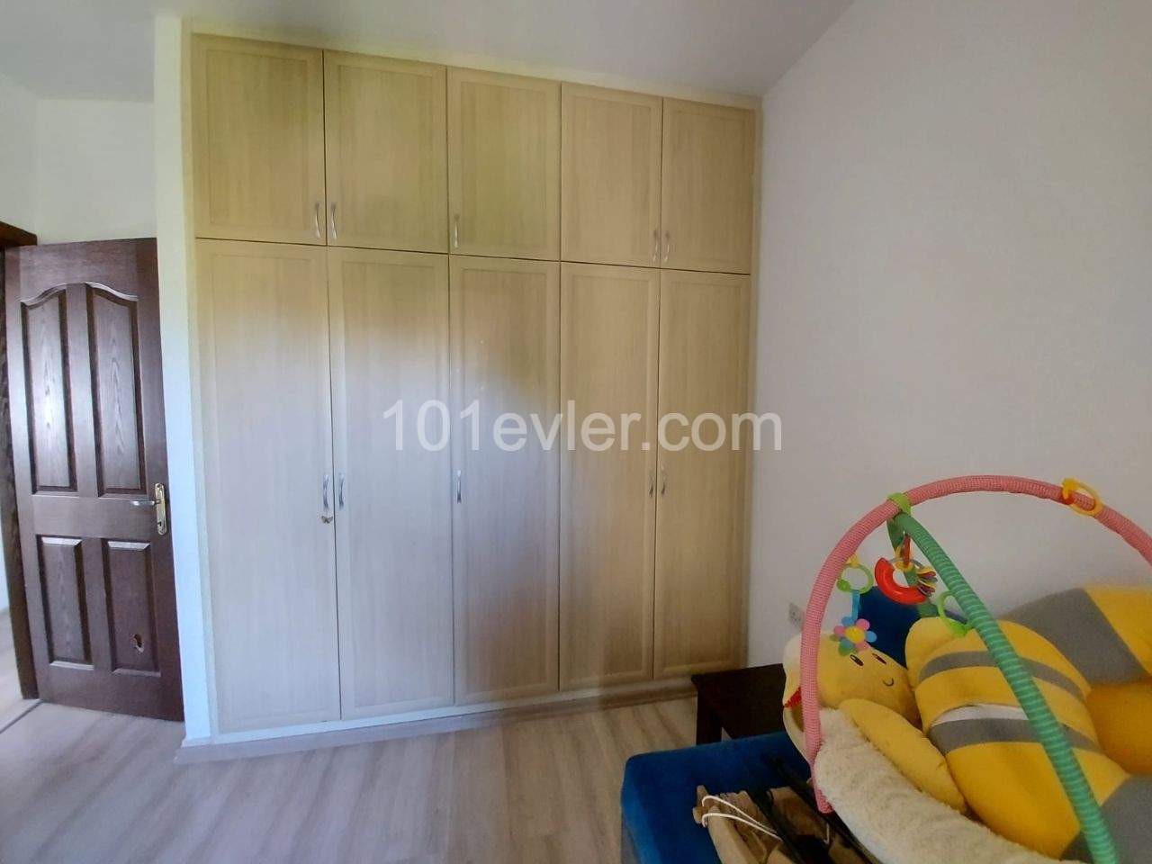 Kyrenia Alsancak 3 + 1 möblierte Wohnung zu verkaufen 60000 STG ** 