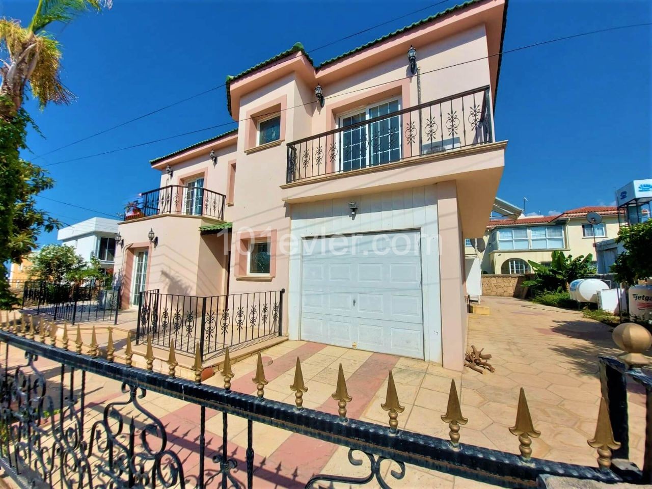 Kyrenia Doganköy 3 + 1 Villa Mit Pool Zu Verkaufen ** 