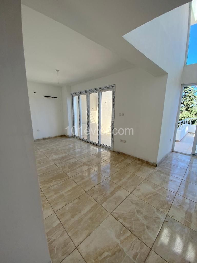 2+1 Penthouse Zu Verkaufen In Kyrenia Doganköy ** 