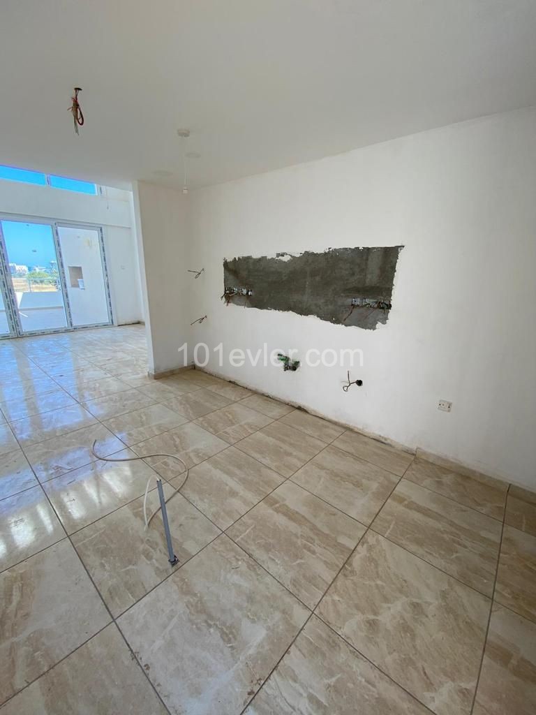 2+1 Penthouse Zu Verkaufen In Kyrenia Doganköy ** 