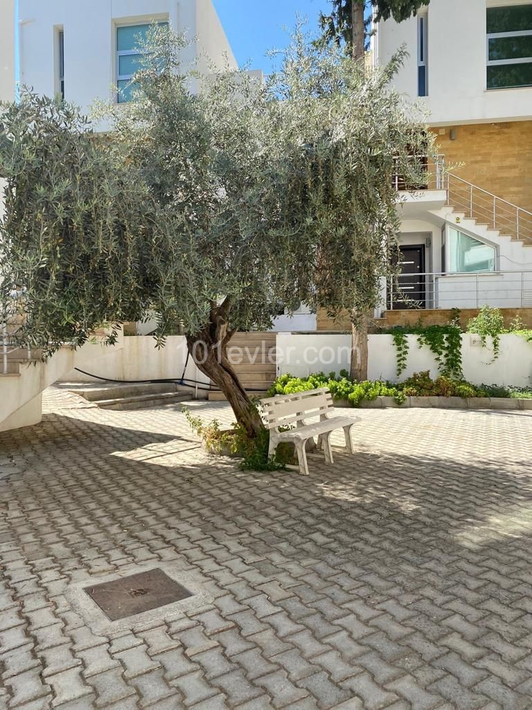 2+1 Penthouse Zu Verkaufen In Kyrenia Doganköy ** 