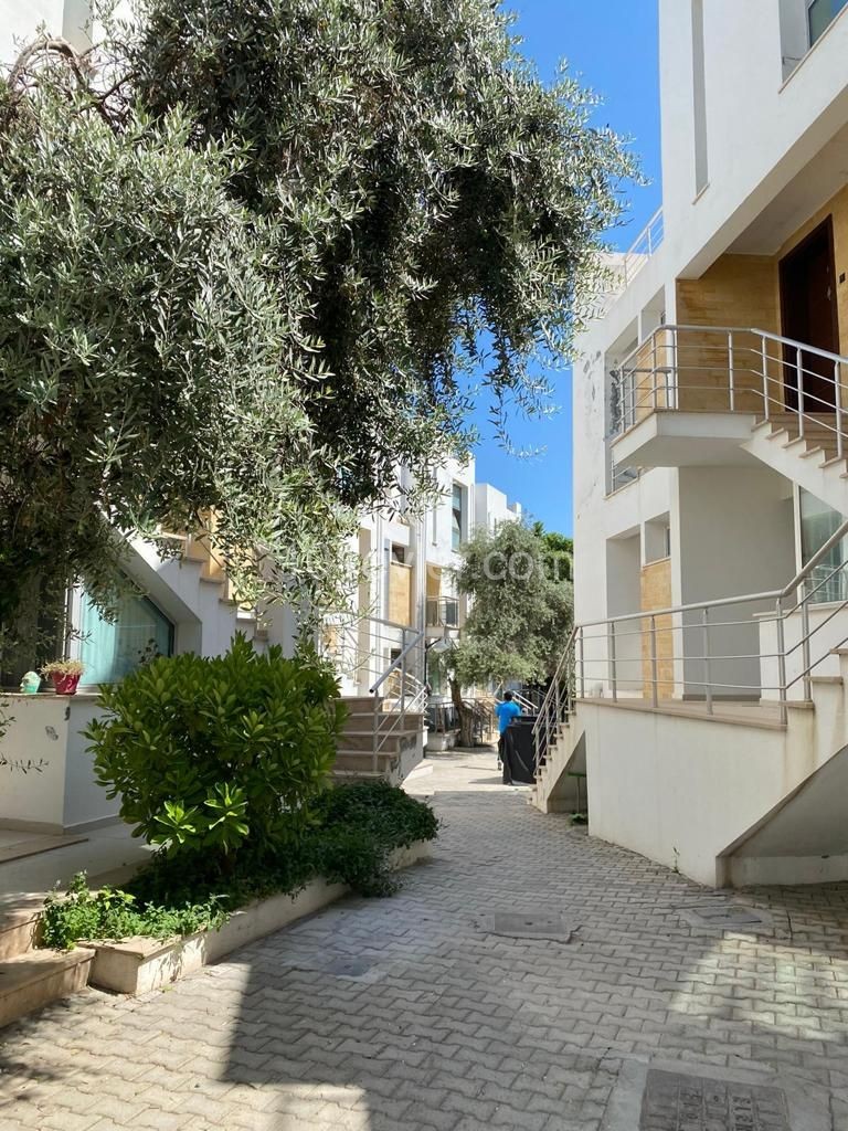 2+1 Penthouse Zu Verkaufen In Kyrenia Doganköy ** 