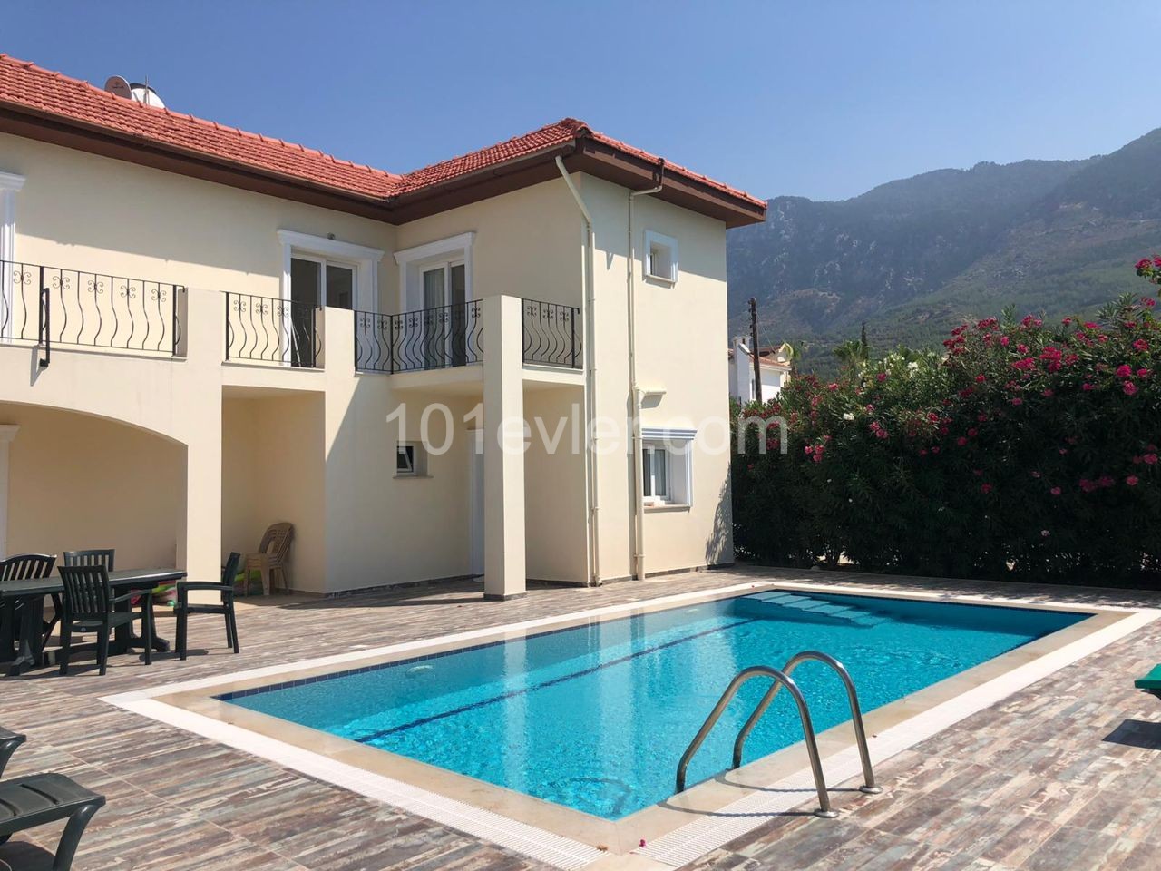 Kyrenia Karsiyaka 3+1 Villa For Sale ** 