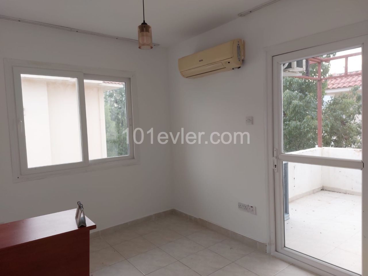 Kyrenia Zentrum 2 + 1 Wohnung Zu Verkaufen ** 