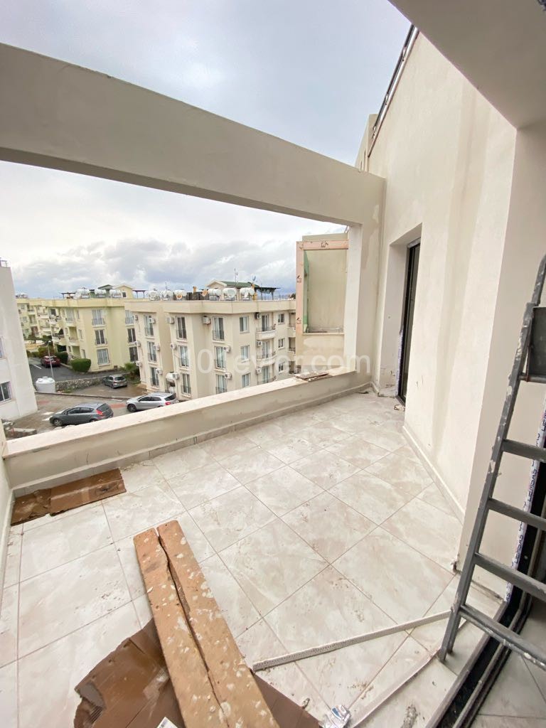 3+1 flat for sale with terrace in a complex with swimming pool in Alsancak, Girne ** 