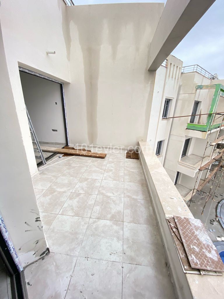 3+1 flat for sale with terrace in a complex with swimming pool in Alsancak, Girne ** 