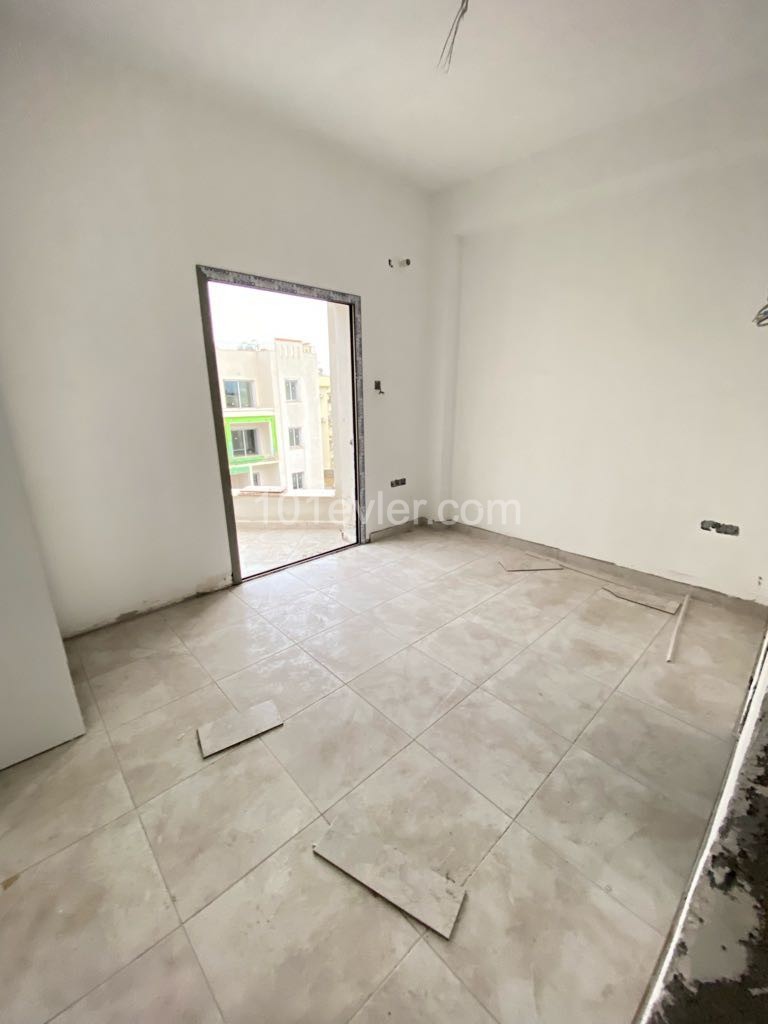 3+1 flat for sale with terrace in a complex with swimming pool in Alsancak, Girne ** 