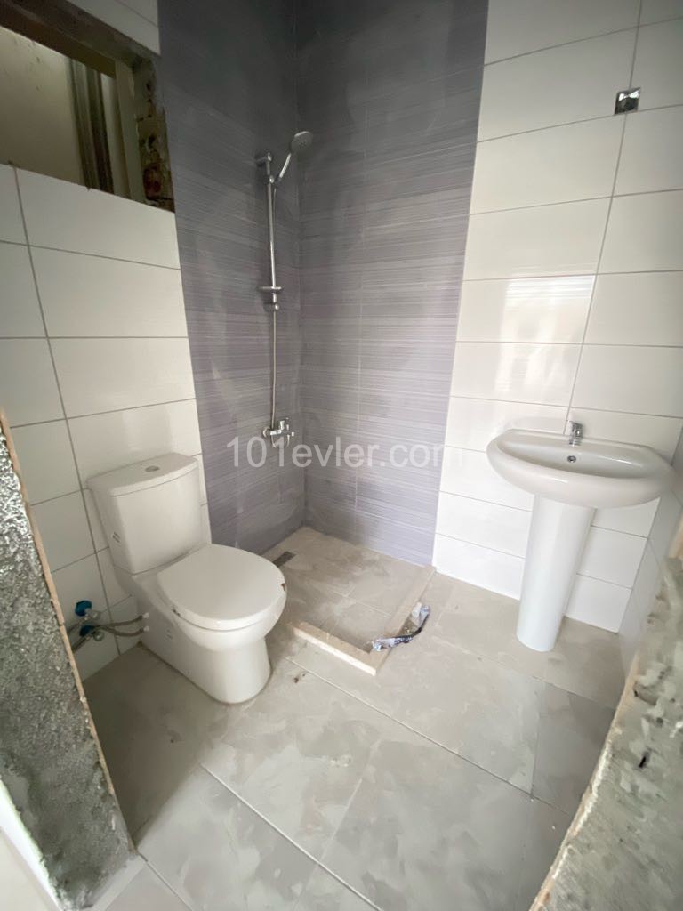 3+1 flat for sale with terrace in a complex with swimming pool in Alsancak, Girne ** 