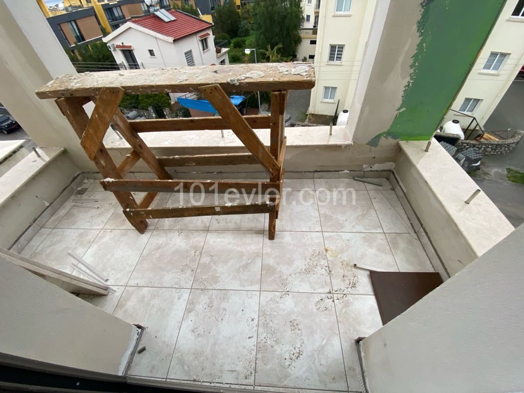 3+1 flat for sale with terrace in a complex with swimming pool in Alsancak, Girne ** 
