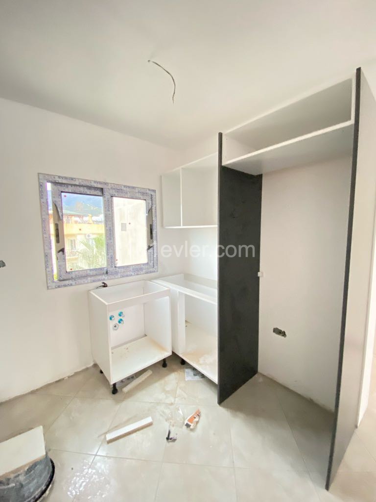 3+1 flat for sale with terrace in a complex with swimming pool in Alsancak, Girne ** 