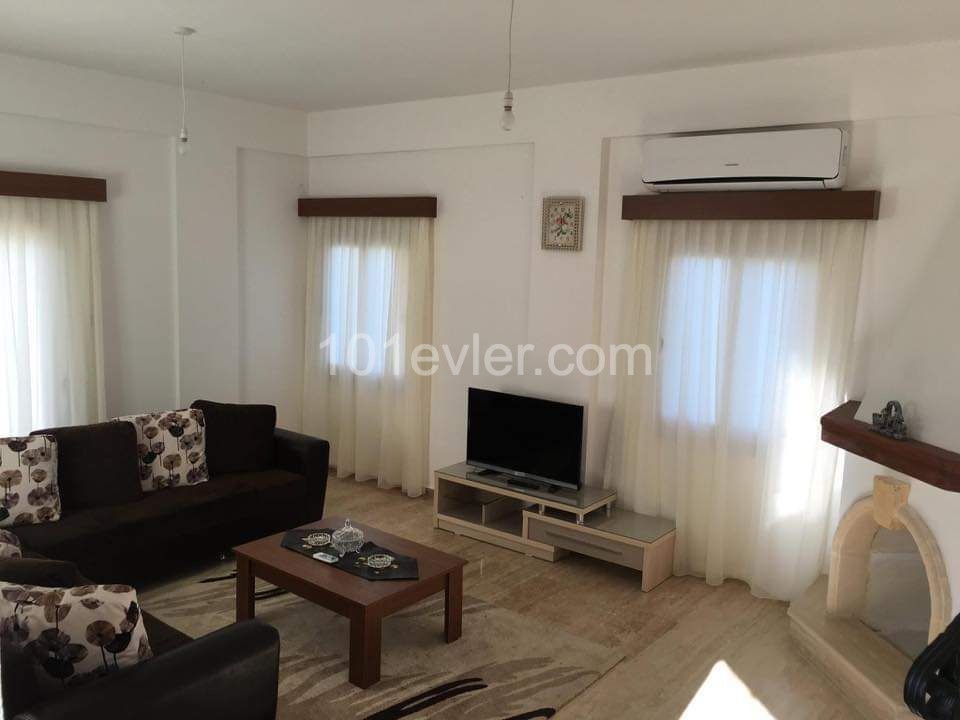 Kyrenia Alsancak 3 + 1 Villa Zu Vermieten ** 