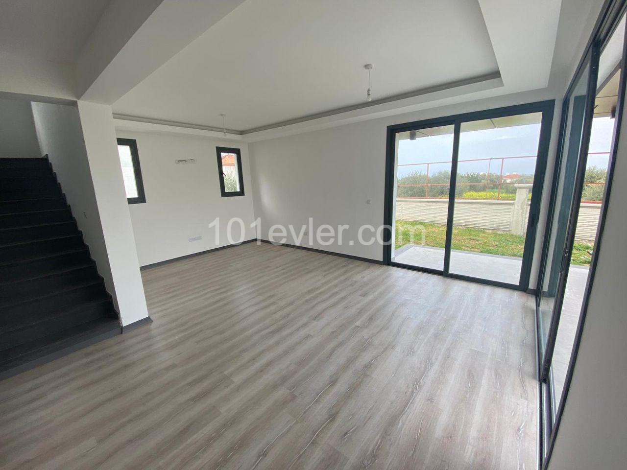 Kyrenia Catalkoy 3+1 Villa For Sale ** 