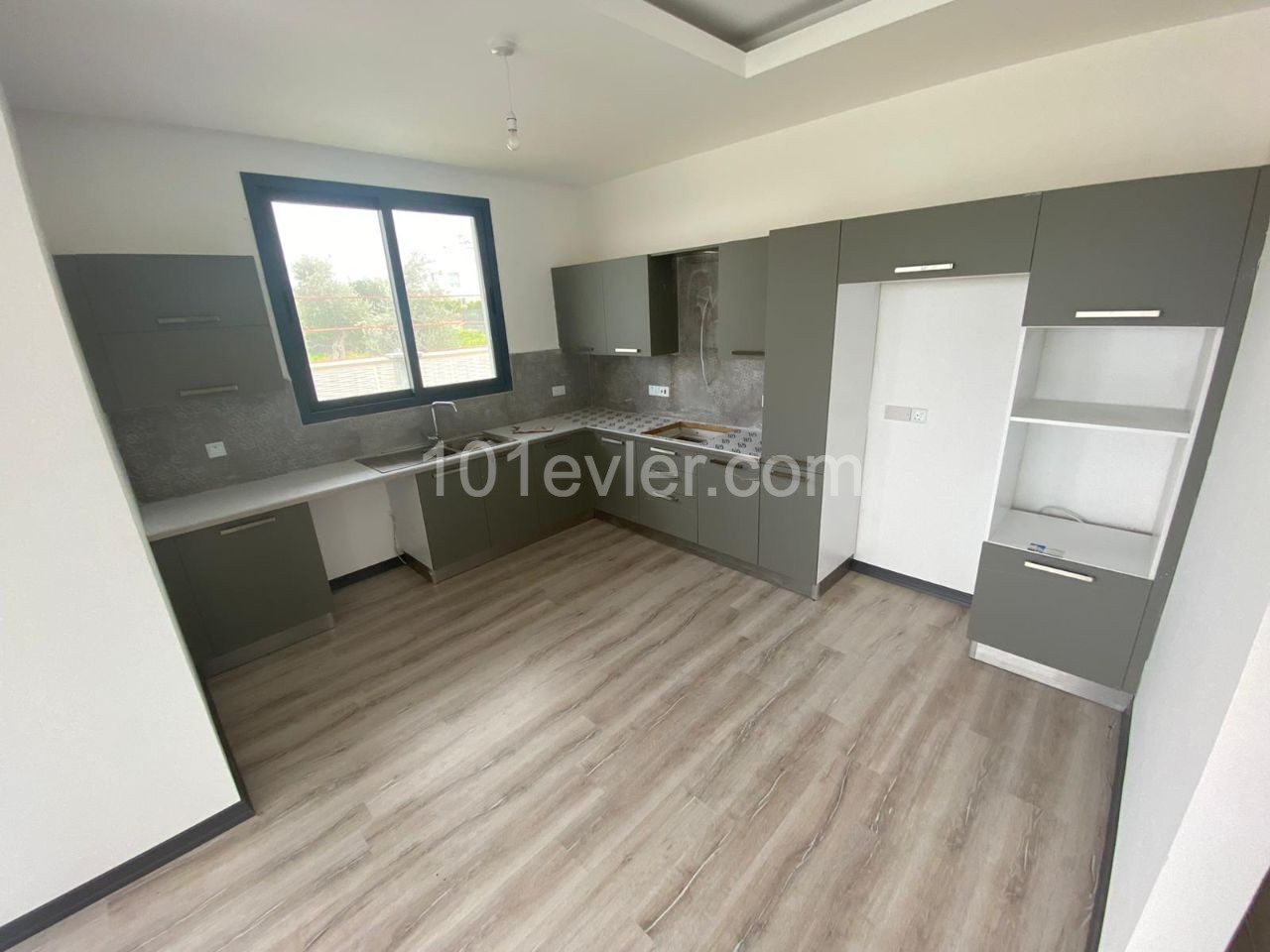 Kyrenia Catalkoy 3+1 Villa For Sale ** 