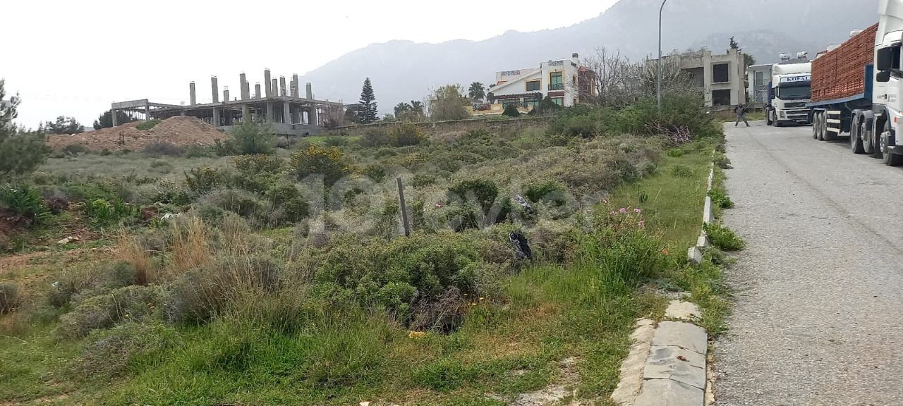 ALLE INFRASTRUKTUREN IN KYRENIA CHATALKÖY SIND FERTIG SPEKTAKULÄRE 4 STÜCK LAND MIT BLICK AUF DIE BERGE UND DAS MEER ** 