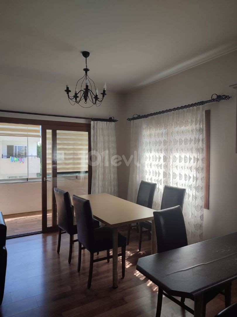 Kyrenia Zentrum 3 + 1 Wohnung Zu Verkaufen ** 