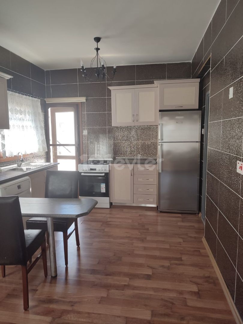 Kyrenia Zentrum 3 + 1 Wohnung Zu Verkaufen ** 