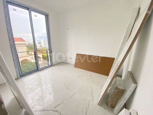 Kyrenia Zentrum 2 + 1 Wohnung Zu Verkaufen ** 